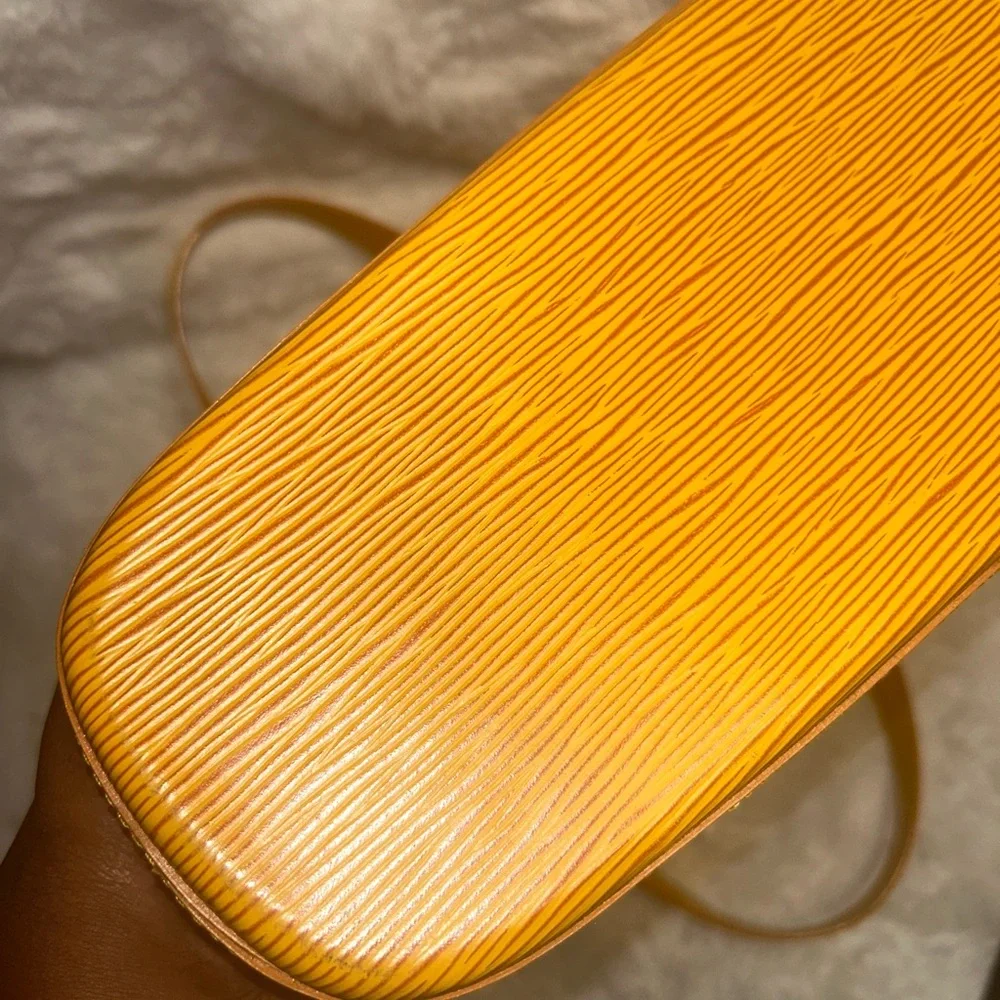 Louis Vuitton Yellow Epi Lussac Tote - Picture 12 of 16